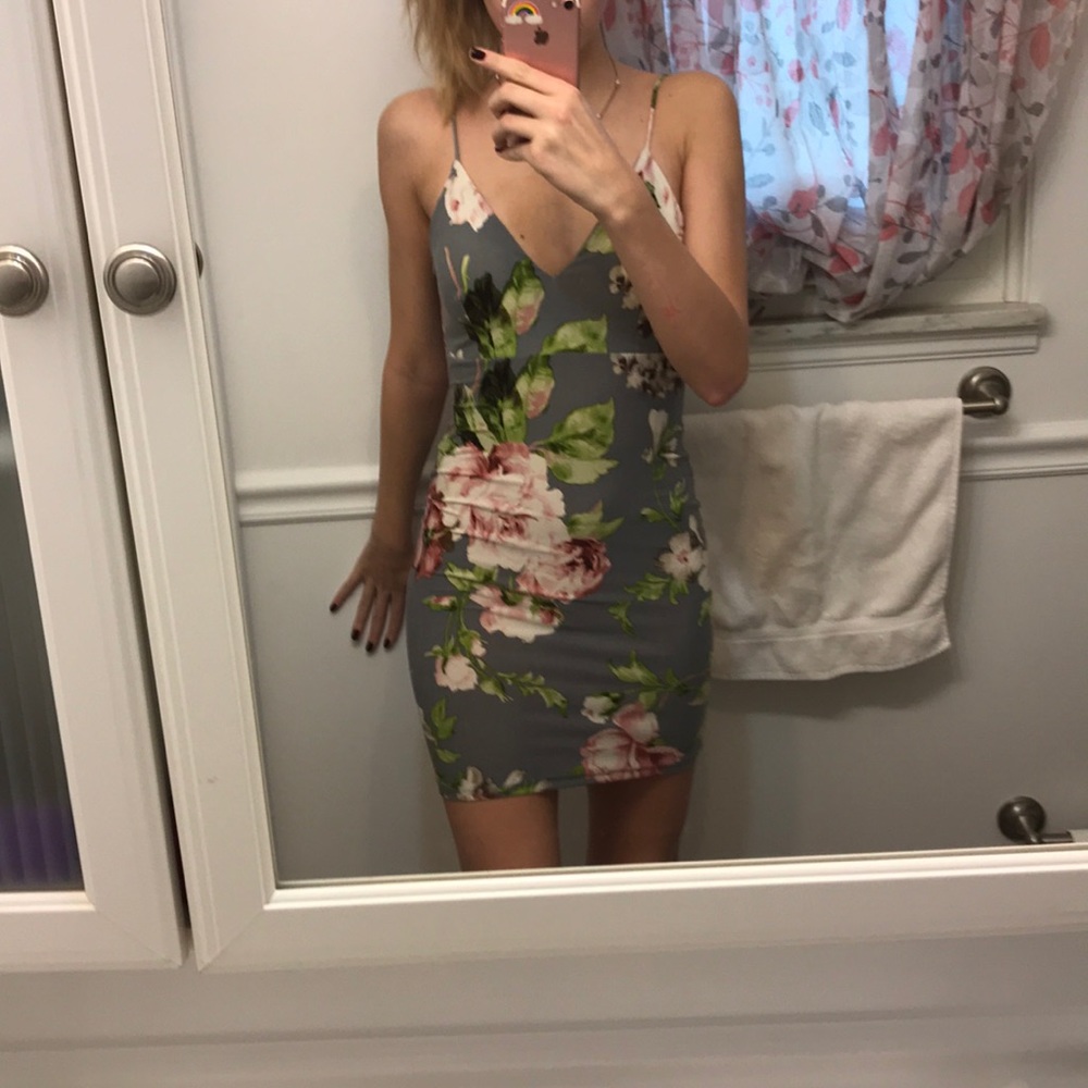 Dress - Picture 2 of 4